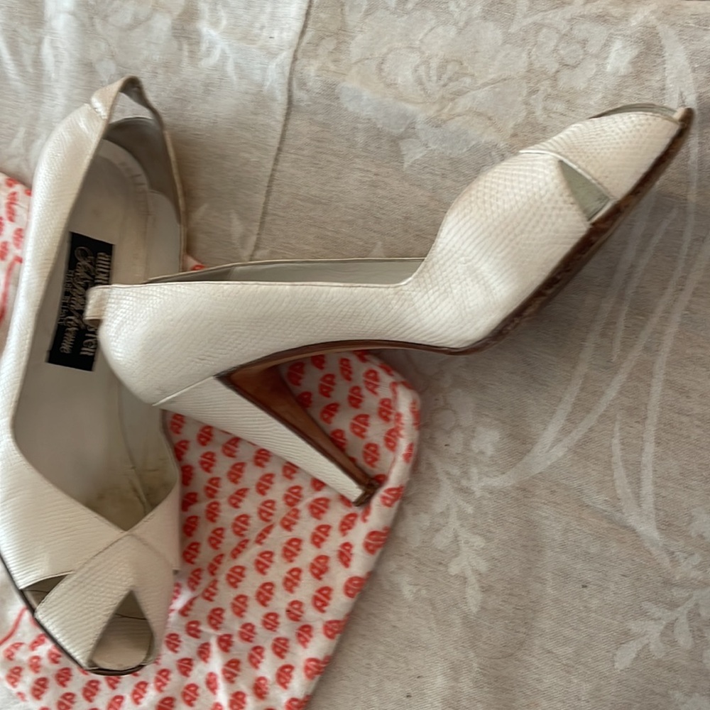 Andrea Pfister lizard heels. Slight wear, beautiful for spring/summer fashions!